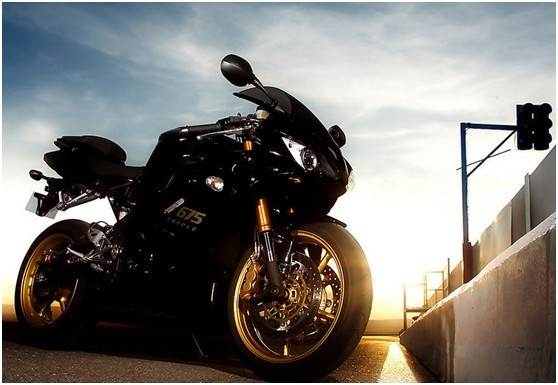 甲乙两辆摩托车的时速是54km\/h,相向行驶而发